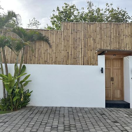 Uluwatu The Suites By The Young Villas מראה חיצוני תמונה