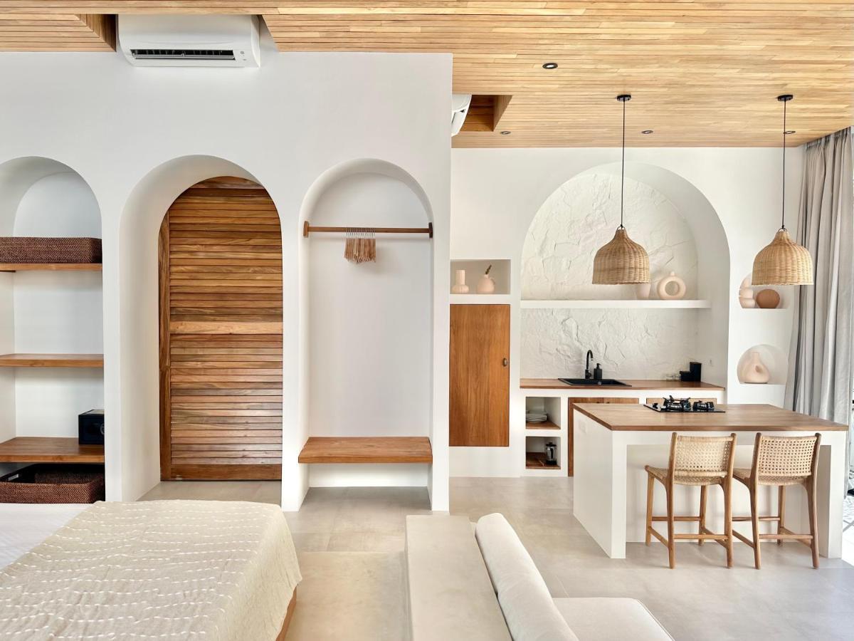 Uluwatu The Suites By The Young Villas מראה חיצוני תמונה