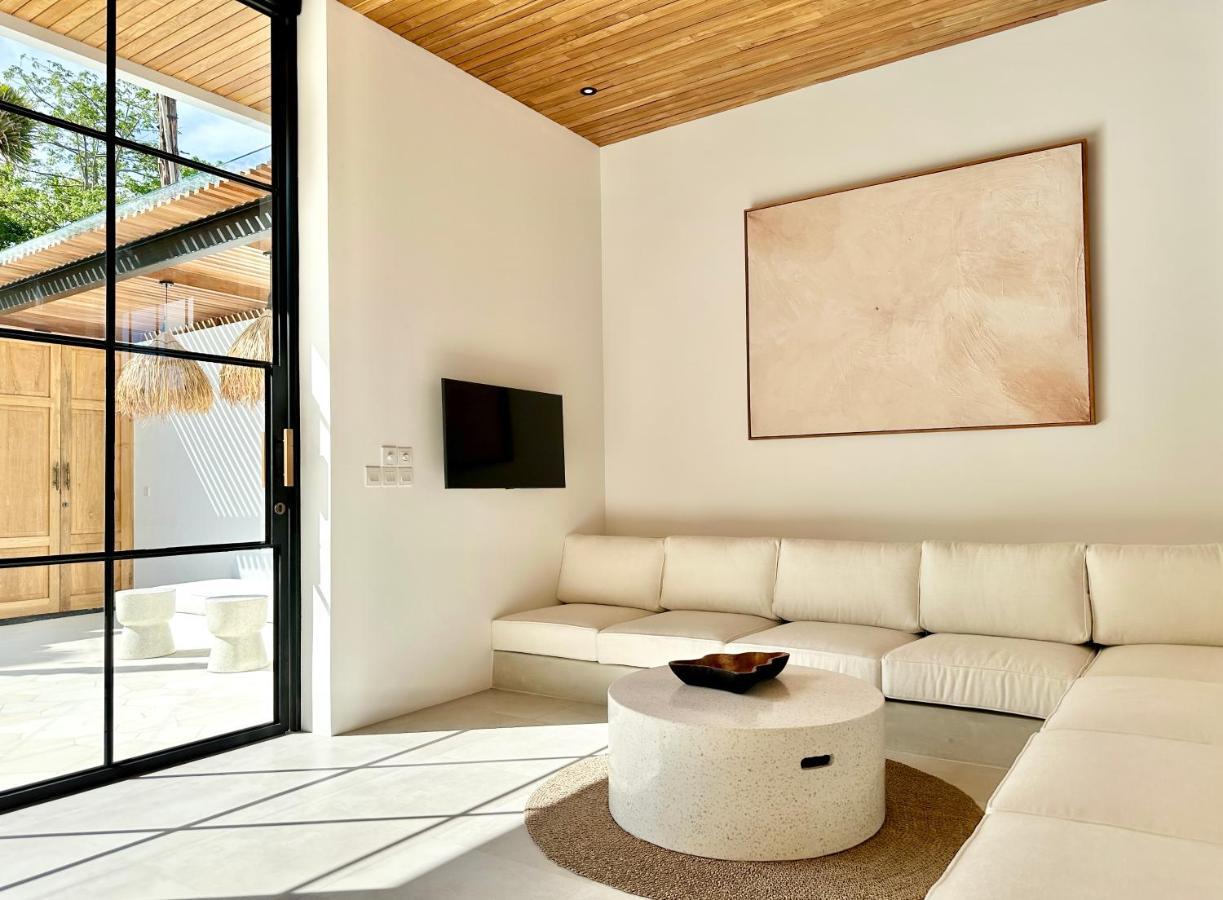Uluwatu The Suites By The Young Villas מראה חיצוני תמונה