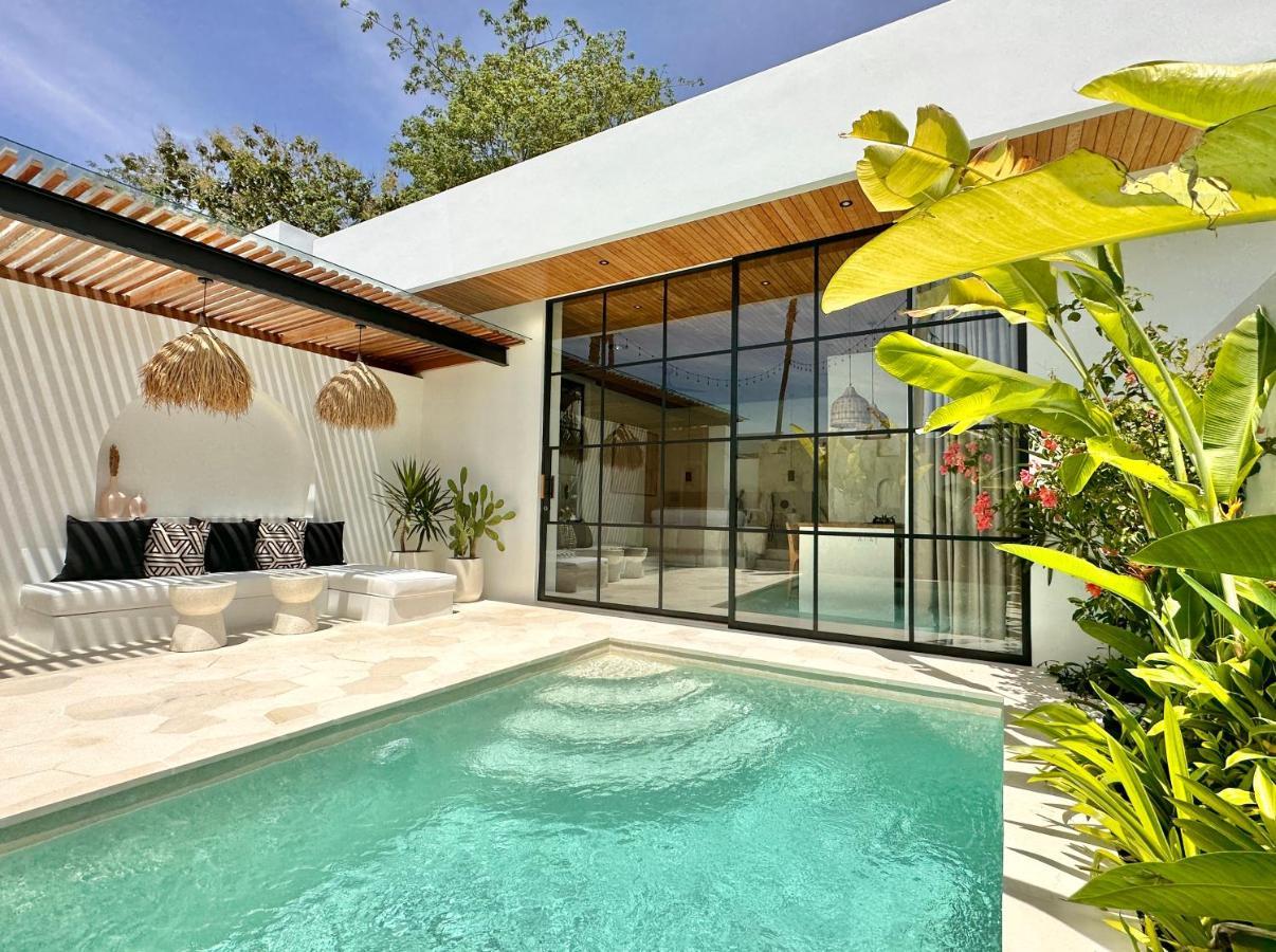 Uluwatu The Suites By The Young Villas מראה חיצוני תמונה