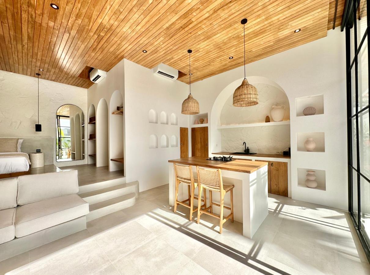 Uluwatu The Suites By The Young Villas מראה חיצוני תמונה
