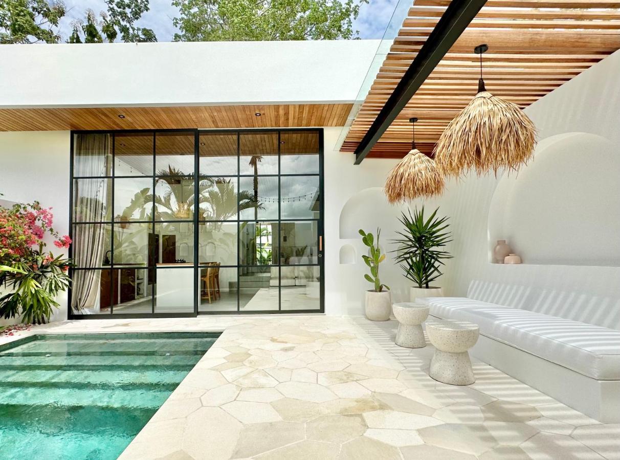 Uluwatu The Suites By The Young Villas מראה חיצוני תמונה