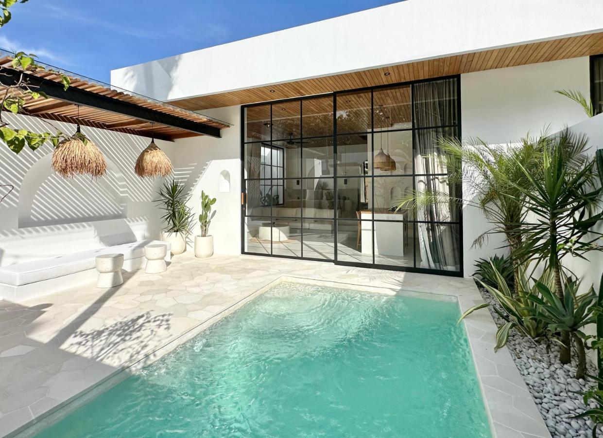 Uluwatu The Suites By The Young Villas מראה חיצוני תמונה