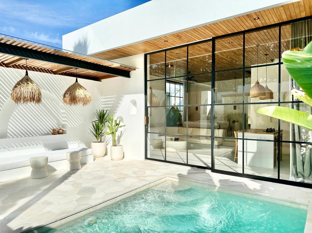 Uluwatu The Suites By The Young Villas מראה חיצוני תמונה