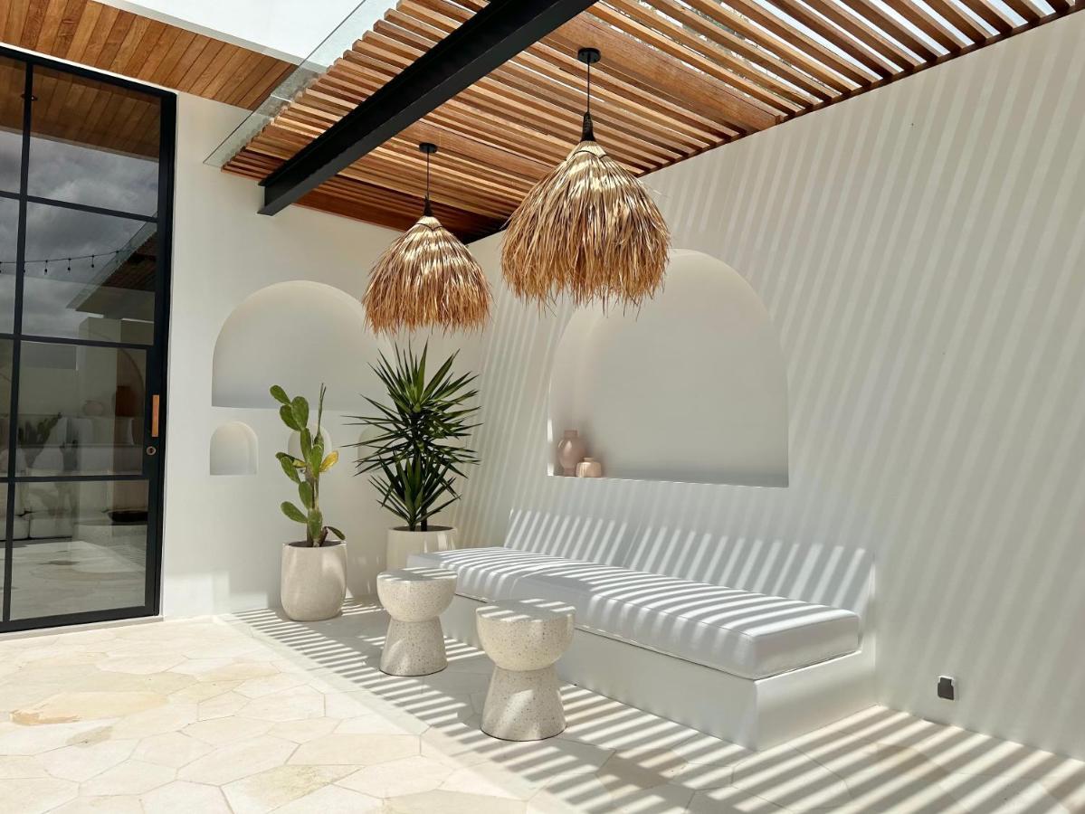 Uluwatu The Suites By The Young Villas מראה חיצוני תמונה