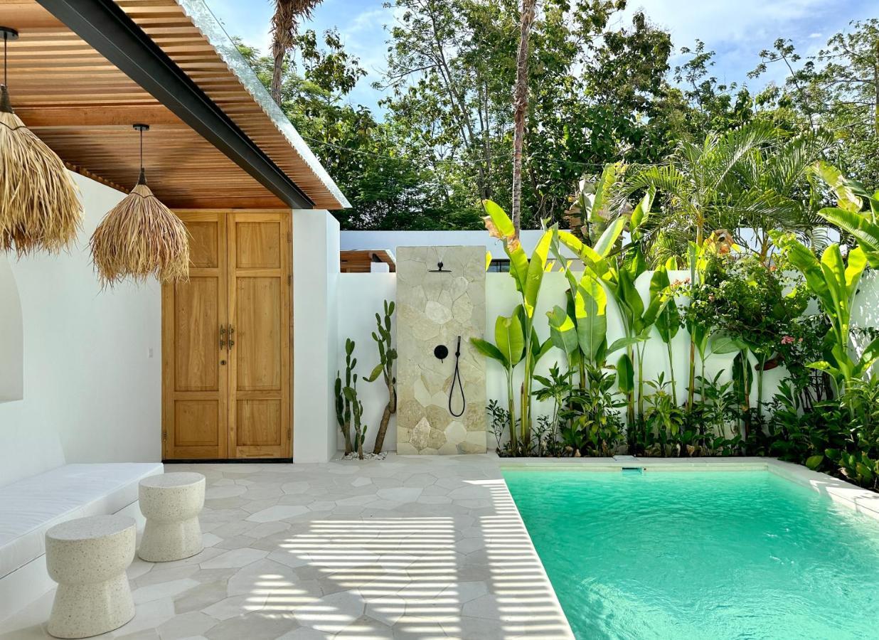 Uluwatu The Suites By The Young Villas מראה חיצוני תמונה
