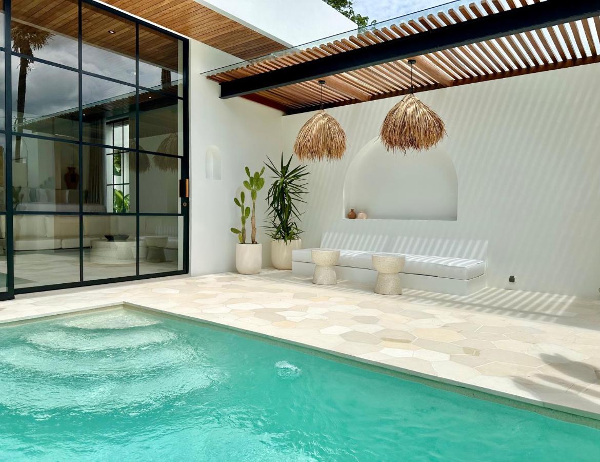 Uluwatu The Suites By The Young Villas מראה חיצוני תמונה