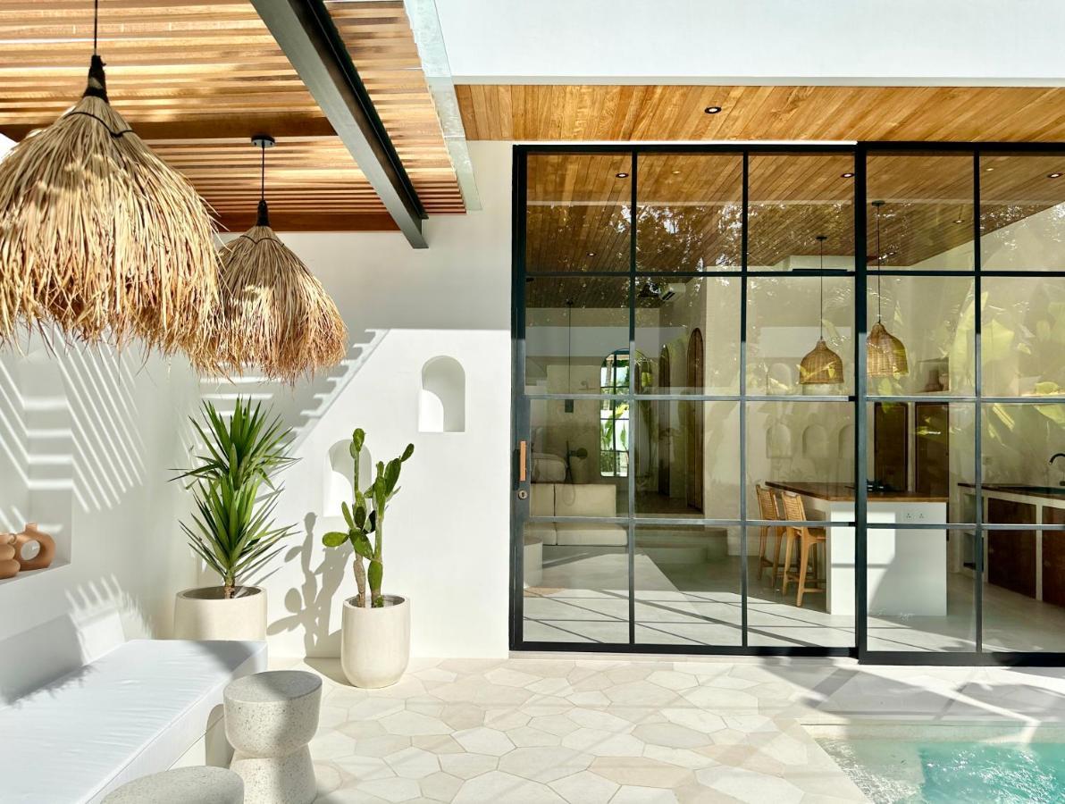 Uluwatu The Suites By The Young Villas מראה חיצוני תמונה