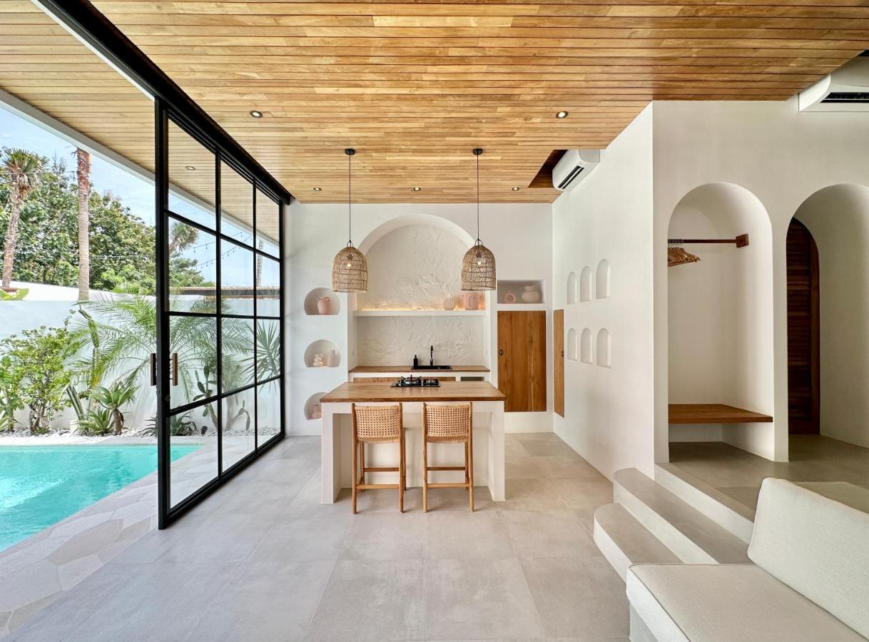 Uluwatu The Suites By The Young Villas מראה חיצוני תמונה