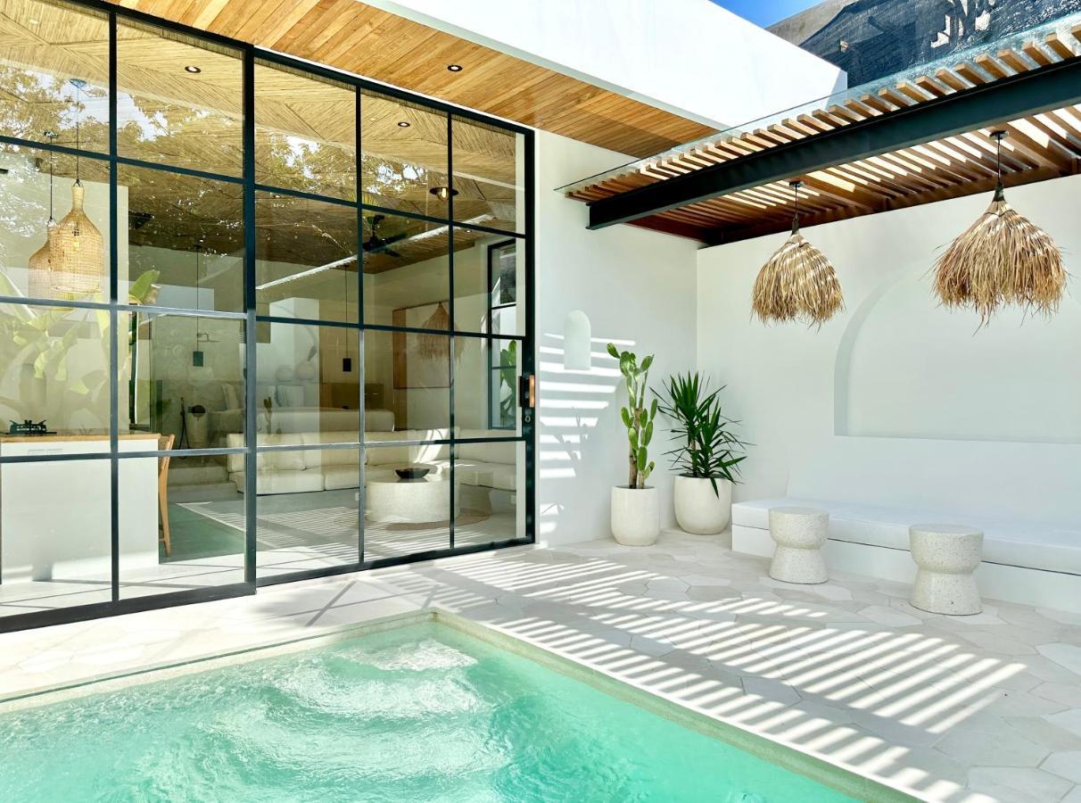 Uluwatu The Suites By The Young Villas מראה חיצוני תמונה